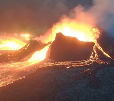 Η στιγμή που καταρρέει ο κρατήρας σε ηφαίστειο της Ισλανδίας (βίντεο)