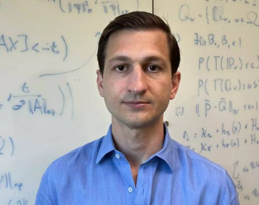 Τεχνητή Νοημοσύνη: Ο Έλληνας καθηγητής του Στάνφορντ που ανατρέπει τις προκαταλήψεις