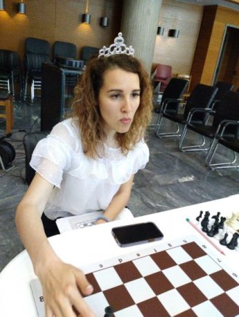 Θεσσαλονίκη: Πρόσφυγας από την Ουκρανία διδάσκει σκάκι σε άλλα προσφυγόπουλα