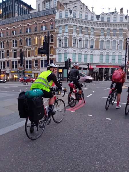 Bασιλική Βουτζαλή: Έκανε με ποδήλατο τη διαδρομή Λονδίνο-Αθήνα για καλό σκοπό! (βίντεο)