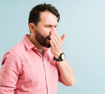 Κακή αναπνοή: Οι αιτίες που την προκαλούν και οι τροφές που την καταπολεμούν
