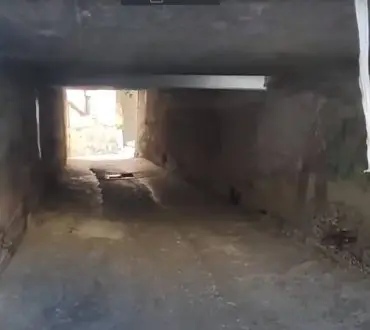 Νομίζετε πως τα έχετε δει όλα; Ρέμα στην καρδιά της Αθήνας διασχίζει υπόγεια, αυλές και πιλοτές! (βίντεο)