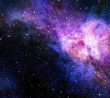 Πλανητάριο | Το τελευταίο αδημοσίευτο έργο του Βαγγέλη Παπαθανασίου συνοδεύει την παράσταση «Είμαστε αστρόσκονη»