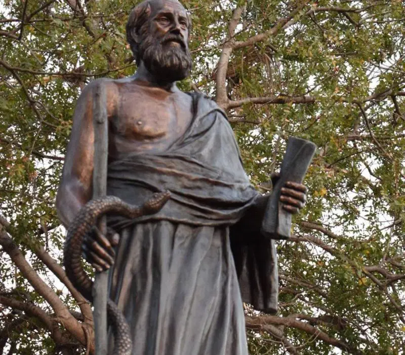 Το άγαλμα του Ιπποκράτη κοσμεί την Κω - Ιστορική στιγμή για το νησί