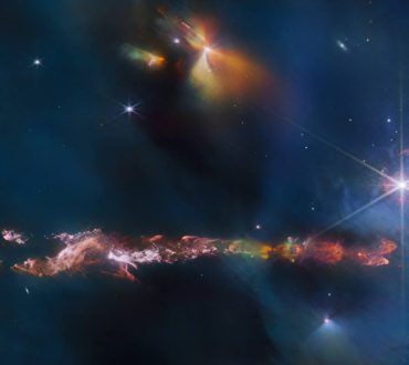 Ο φακός του τηλεσκοπίου James Webb απαθανατίζει ένα πρωτοάστρο στο σύμπλεγμα του Περσέα στη φωτογραφία του μήνα