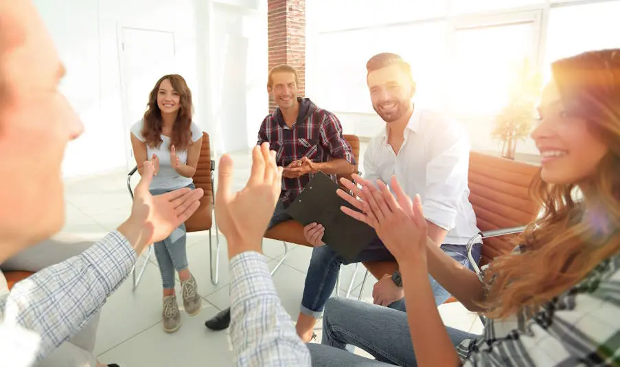Dale Carnegie: Πώς να κερδίζετε φίλους και να επηρεάζετε τους ανθρώπους
