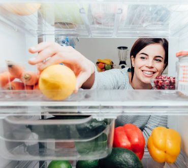 Τα μεγαλύτερα λάθη που κάνουμε όταν βάζουμε τρόφιμα στο ψυγείο – Πώς να συντηρήσουμε σωστά τα τρόφιμά μας