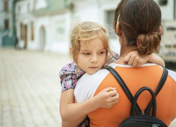 Σημάδια ότι το παιδί σας έχει άγχος και 8 τρόποι να το βοηθήσετε να το αποβάλει