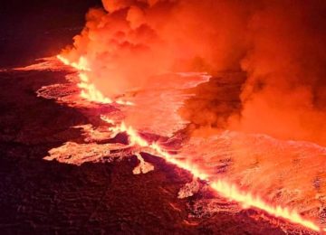 Ισλανδία | Ηφαίστειο εξερράγη εκτοξεύοντας λάβα μέχρι και 100 μέτρα ύψος! Δείτε live εικόνα