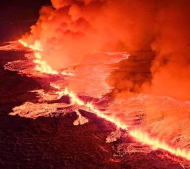 Ισλανδία | Ηφαίστειο εξερράγη εκτοξεύοντας λάβα μέχρι και 100 μέτρα ύψος! Δείτε live εικόνα