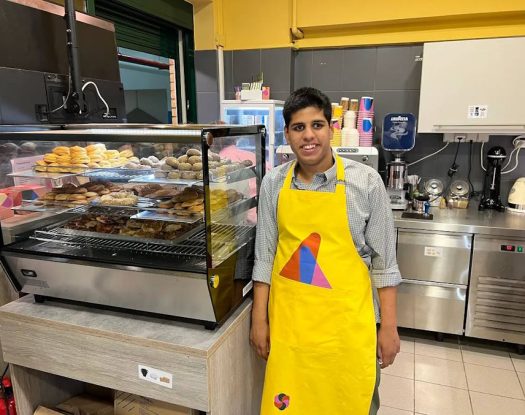 Νέοι με αναπηρία ιδρύουν και λειτουργούν το δικό τους σχολικό κυλικείο!