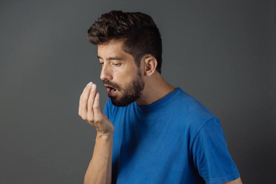 Άσχημη αναπνοή; Τι μπορεί να σημαίνει για την υγεία σας