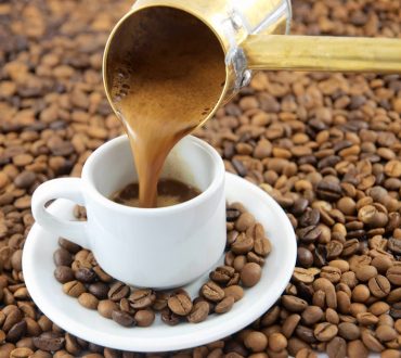 Ο ελληνικός καφές το κλειδί στη μακροζωία; Τι έδειξε μελέτη στην Ικαρία