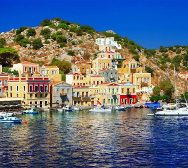 Vogue: Το ελληνικό νησί που αναδείχθηκε σε έναν από τους κορυφαίους προορισμούς στον κόσμο