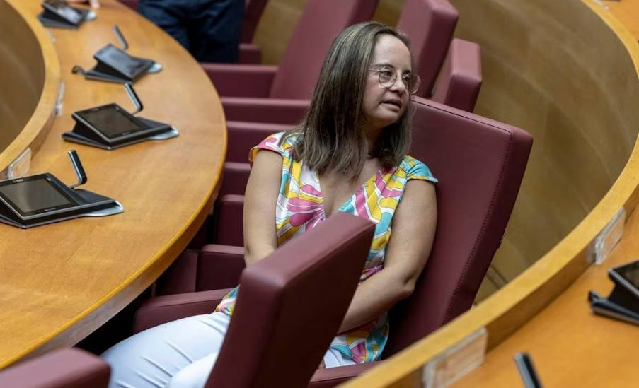 Mar Galceran: Η πρώτη Ισπανίδα βουλευτής με σύνδρομο Down γράφει ιστορία!