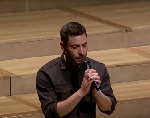 Μανώλης Νανούρης | Η συγκλονιστική ερμηνεία του Έλληνα ποιητή στο Ευρωπαϊκό Πρωτάθλημα Ποίησης Slam