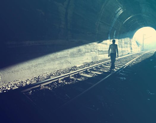 Για ποιο λόγο φοβάται ο άνθρωπος το θάνατο; Ίσως το "εγώ" που χτίζεται εν ζωή, μας πλάνεψε τόσο πολύ...