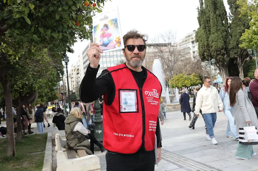 «Πωλητής για μία ώρα»: Οι καλλιτέχνες που στήριξαν το περιοδικό Σχεδία