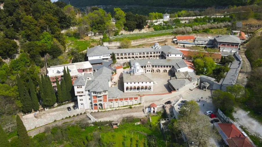 Σέρρες | Η ιστορική Μονή Παναγίας Εικοσιφοινίσσης από ψηλά (βίντεο)