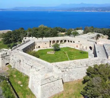 Νιόκαστρο: Το εντυπωσιακό κάστρο της Πύλου από ψηλά (βίντεο)
