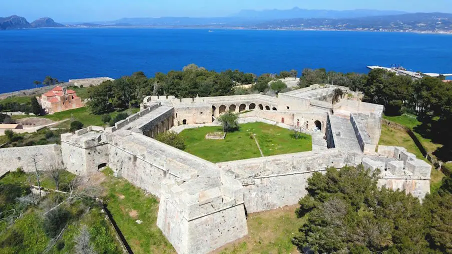 Νιόκαστρο: Το εντυπωσιακό κάστρο της Πύλου από ψηλά (βίντεο)