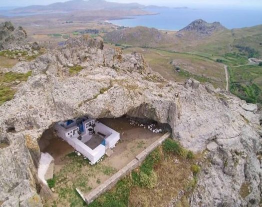 Παναγία Κακαβιώτισσα: Η ελληνική εκκλησία χωρίς σκεπή που ξεχωρίζει σε ολόκληρο τον κόσμο (βίντεο)