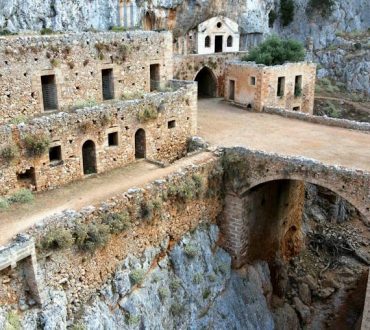 Καθολικό: Το παλαιότερο αλλά άγνωστο μοναστήρι της Κρήτης μέσα στο απόκρημνο φαράγγι (βίντεο)