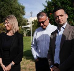 Δ. Αθηναίων: Γλυπτό με τίτλο «Δέντρο των Ψυχών» για τα θύματα της τραγωδίας των Τεμπών