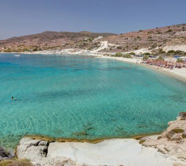 Το ελληνικό νησί που έχει την καθαρότερη παραλία στον κόσμο, σύμφωνα με κριτικές από 75 χώρες!