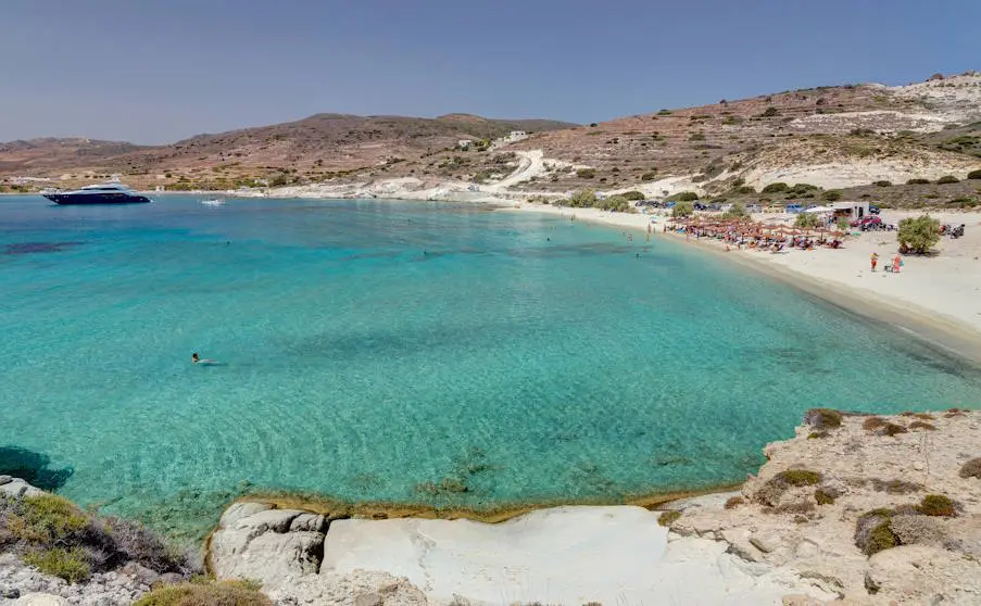 Το ελληνικό νησί που έχει την καθαρότερη παραλία στον κόσμο, σύμφωνα με κριτικές από 75 χώρες!