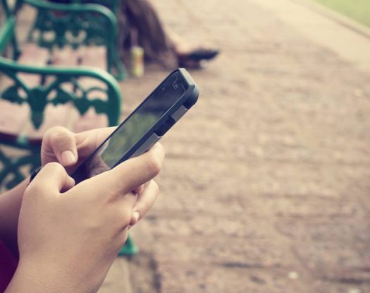 Ανατριχιαστικοί «οδηγοί για sextortion» διαθέσιμοι προς πώληση στα social media | Tι αποκάλυψε έρευνα του BBC