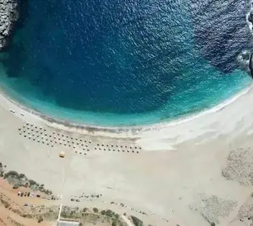 Ζόρκος: Η εξωτική παραλία της Άνδρου με την άγρια ομορφιά (βίντεο)