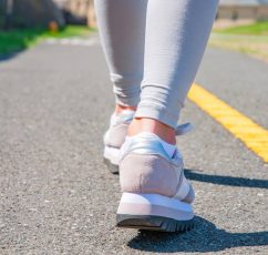 Τι συμβαίνει στο σώμα μας όταν περπατάμε 10 χιλιάδες βήματα κάθε μέρα, για έναν μήνα
