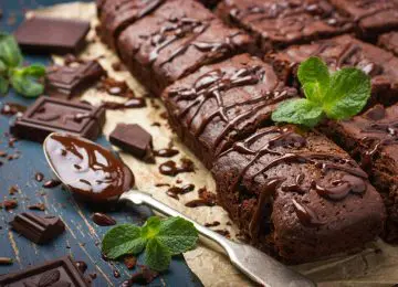 Συνταγή: Πεντανόστιμο vegan brownie χωρίς ζάχαρη με μόνο 3 υλικά