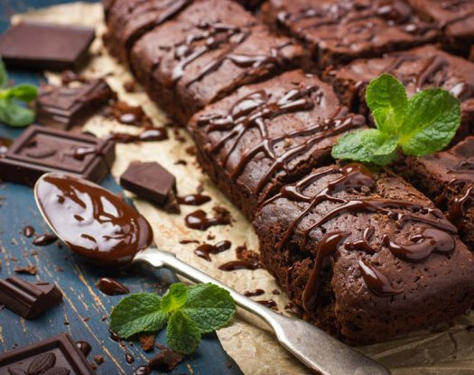 Συνταγή: Πεντανόστιμο vegan brownie χωρίς ζάχαρη με μόνο 3 υλικά