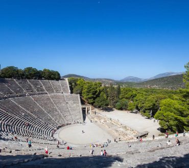 Αρχαίο Θέατρο Επιδαύρου: Το τελειότερο αρχαίο ελληνικό θέατρο από άποψη ακουστικής και αισθητικής (βίντεο)