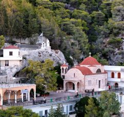 Η θαυματουργή Μονή του Οσίου Παταπίου στο Λουτράκι (βίντεο)