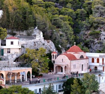 Η θαυματουργή Μονή του Οσίου Παταπίου στο Λουτράκι (βίντεο)