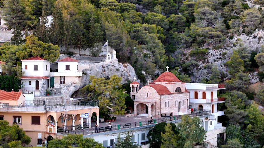 Η θαυματουργή Μονή του Οσίου Παταπίου στο Λουτράκι (βίντεο)