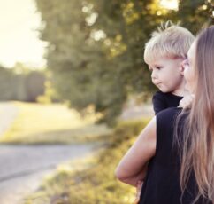 Ποιες καθημερινές φράσεις πληγώνουν την αυτοεικόνα των παιδιών και πώς να τις αλλάξουμε