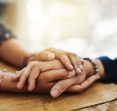 Η σιωπηρή ενσυναίσθηση ως τρόπος να είμαστε παρόντες χωρίς λόγια