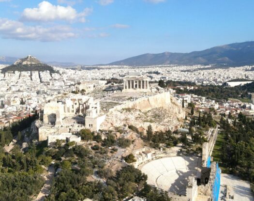 Περιήγηση στον «ιερό βράχο» των Αθηναίων (βίντεο)