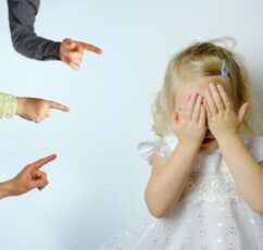 Λεκτική κακοποίηση: Η τρομακτική δύναμη των λέξεων και πώς επηρεάζει τον εγκέφαλο
