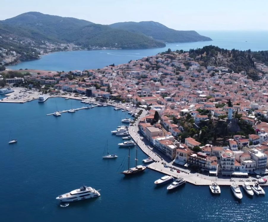 Πόρος: Ο ιδανικός προορισμός για την πρώτη απόδραση του καλοκαιριού (βίντεο)