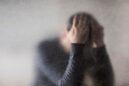 Οι «κρυφές απολαύσεις της μιζέριας». Γιατί μερικές φορές δεν θέλουμε να αλλάξουμε;