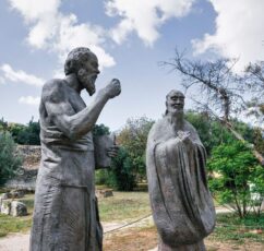 Από το Σωκράτη ως τη Silicon Valley: Οι 10 πιο επιδραστικοί τρόποι σκέψης που άλλαξαν την ιστορία