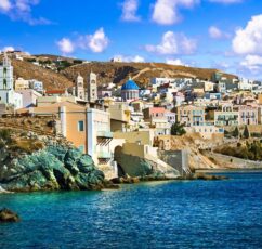 Σύρος Healing Waves Festival: Εκεί που η σιωπή γίνεται θεραπεία. Συνέντευξη με την Δέσποινα Πλουσίου