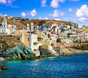Σύρος Healing Waves Festival: Εκεί που η σιωπή γίνεται θεραπεία. Συνέντευξη με την Δέσποινα Πλουσίου