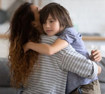 Πότε ένα παιδί γίνεται "συναισθηματικά αδύναμο" και πώς μπορούν να βοηθήσουν οι γονείς
