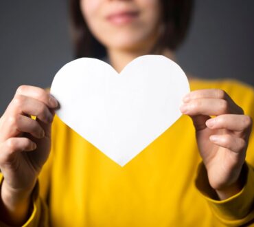 «Αν ένα άτομο αγαπά μόνο τους άλλους αλλά όχι τον εαυτό του, δεν αγαπάει πραγματικά» | Erich Fromm